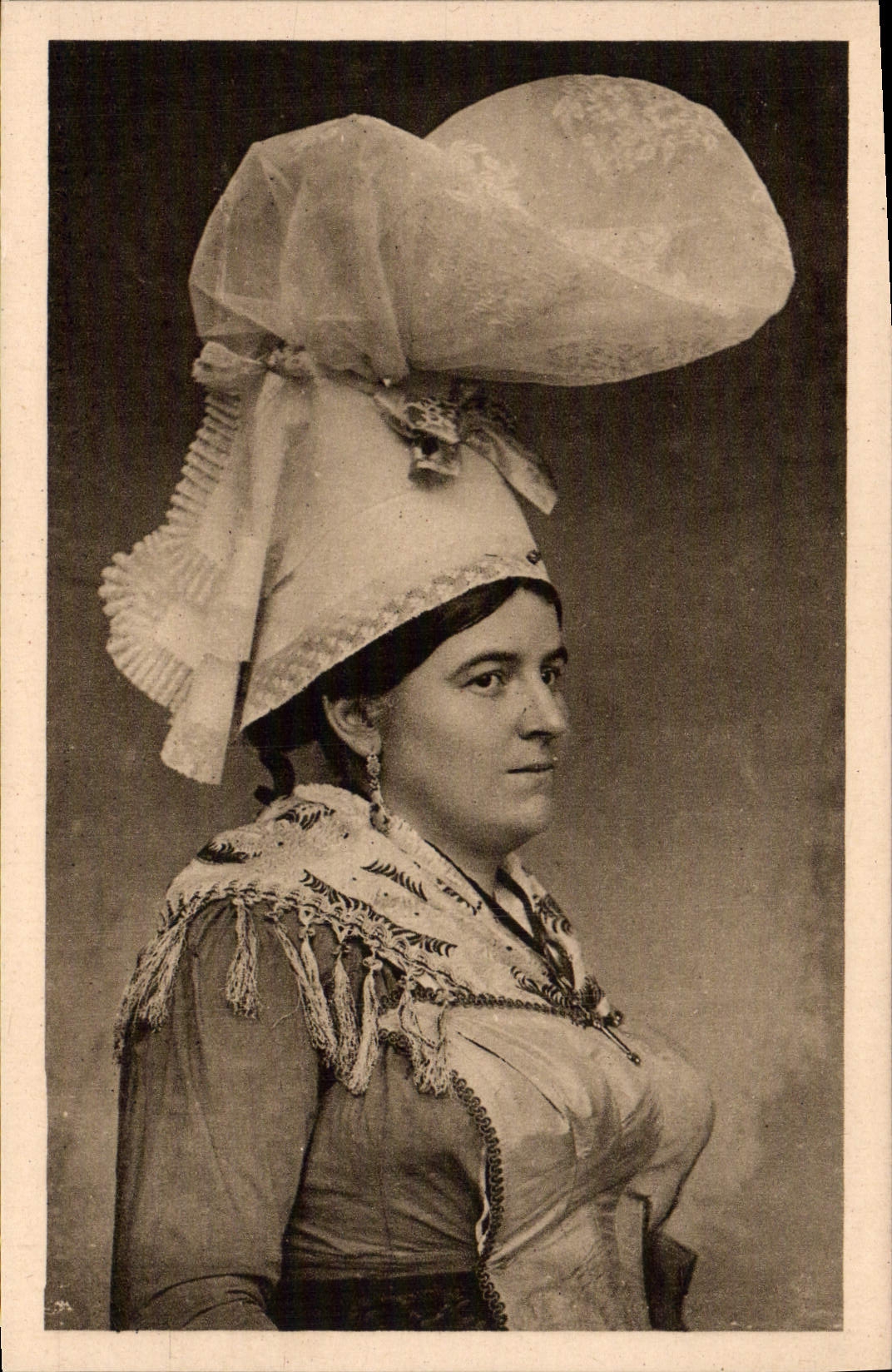 CPA Folklore Normandie Coiffe de Coutances
