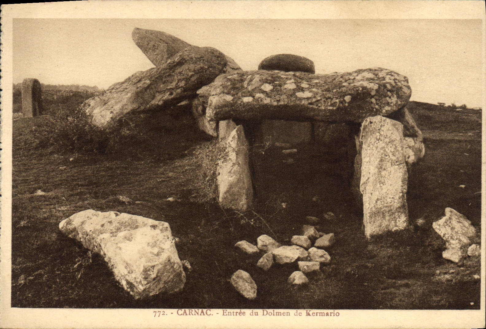 CPA Dolmen Menhir Carnac Entree du dolmen de Kermario