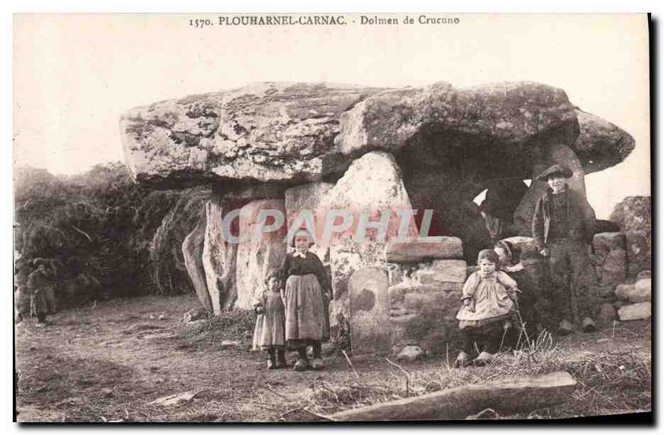 CPA Dolmen Menhir Plouharnel Carnac dolmen de Crucuno Enfants