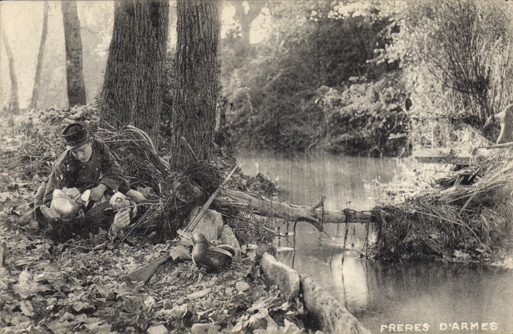 CPA Militaria Freres d'armes 