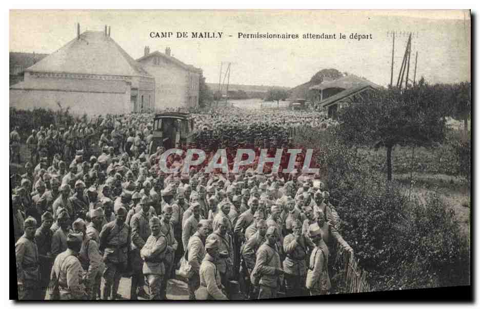 Camp de Mailly — Permissionnaires attendant le départ — Chantier Militaire, Sèvres
