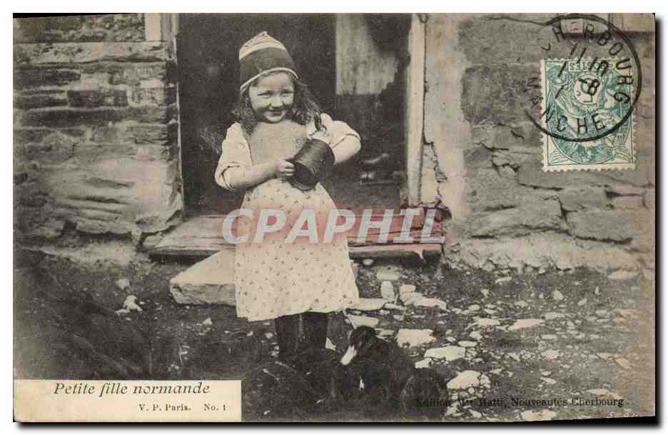 CPA Folklore Petite fille Normande Canards 