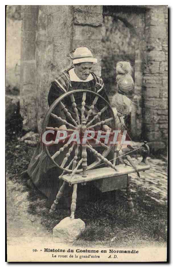 CPA Folklore Normandie Le rouet de la grand mere 