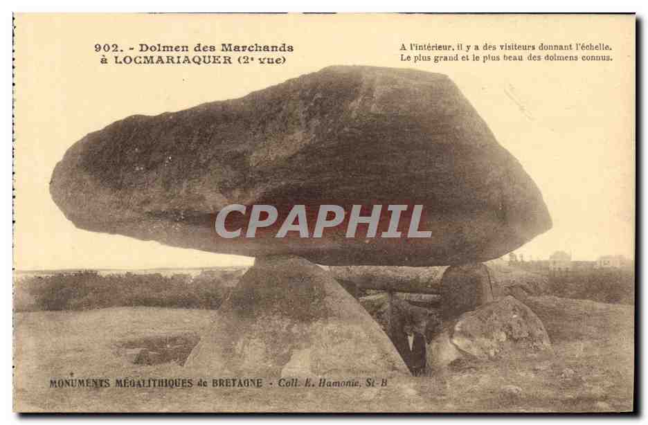 CPA Dolmen des marchands a Locmariaquer Menhir 