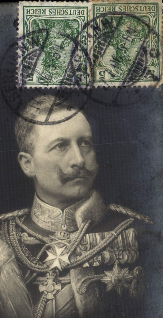 Portrait d'un officier en uniforme — éditeur non visible — n° de série non visible
