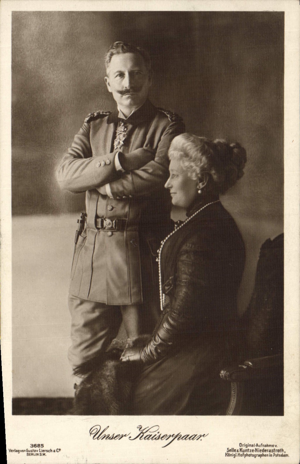 Unser Kaiserpaar — photographie originale — Verlag von Liersch & C°, Berlin S.W., n° 3685 - Recto