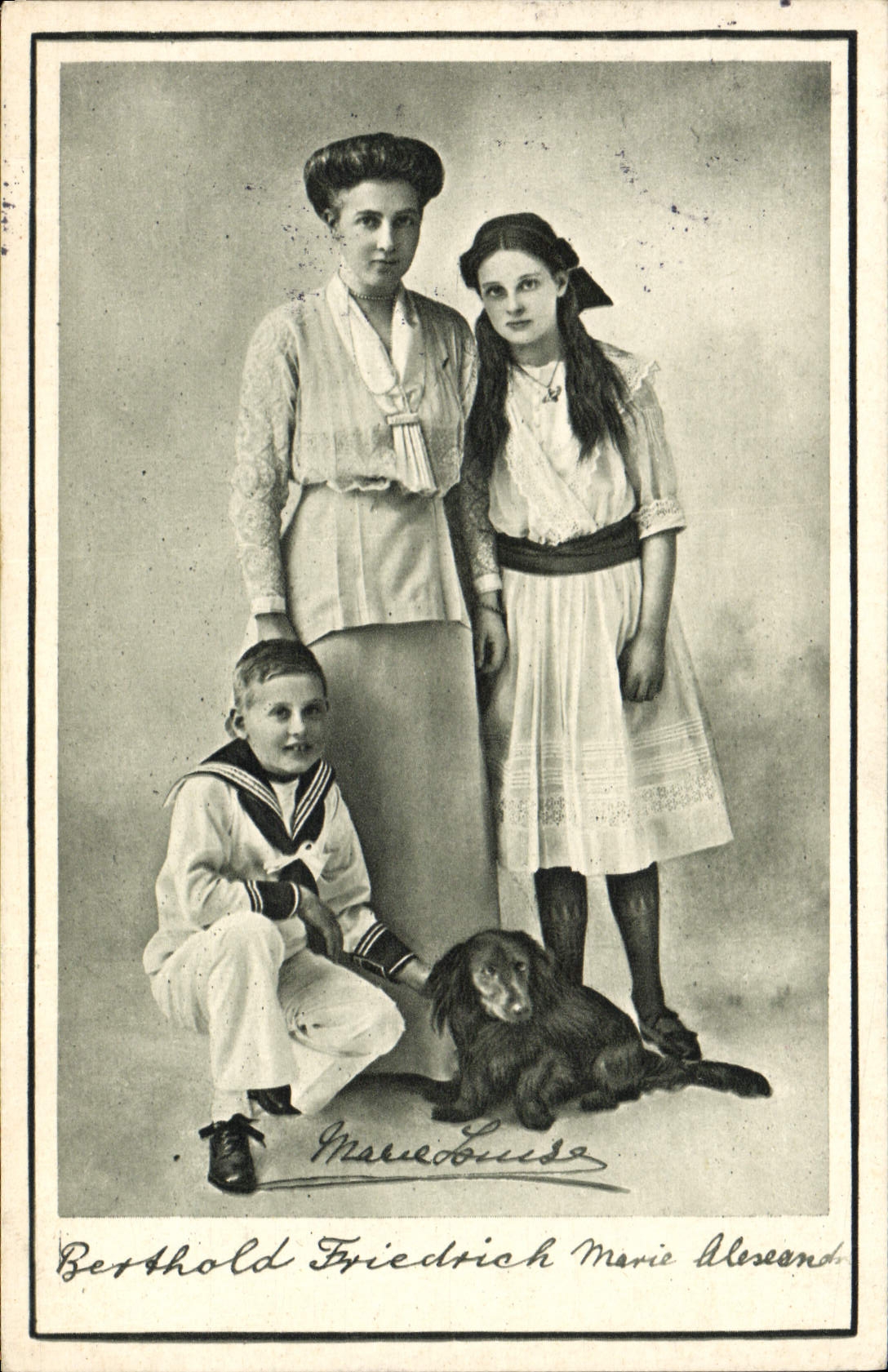 Famille royale — portrait studio — photographe Marcel Luesa
