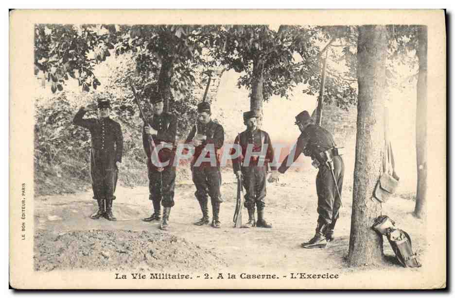 CPA Militaria A la caserne L'exercice 