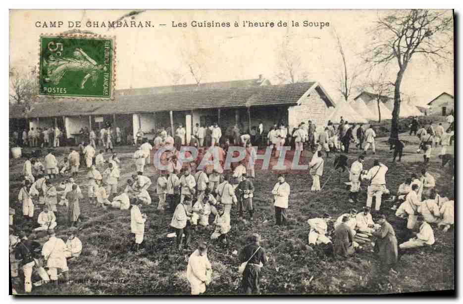 CPA Militaria Camp de Chambaran Les cuisines a l'heure de la soupe 