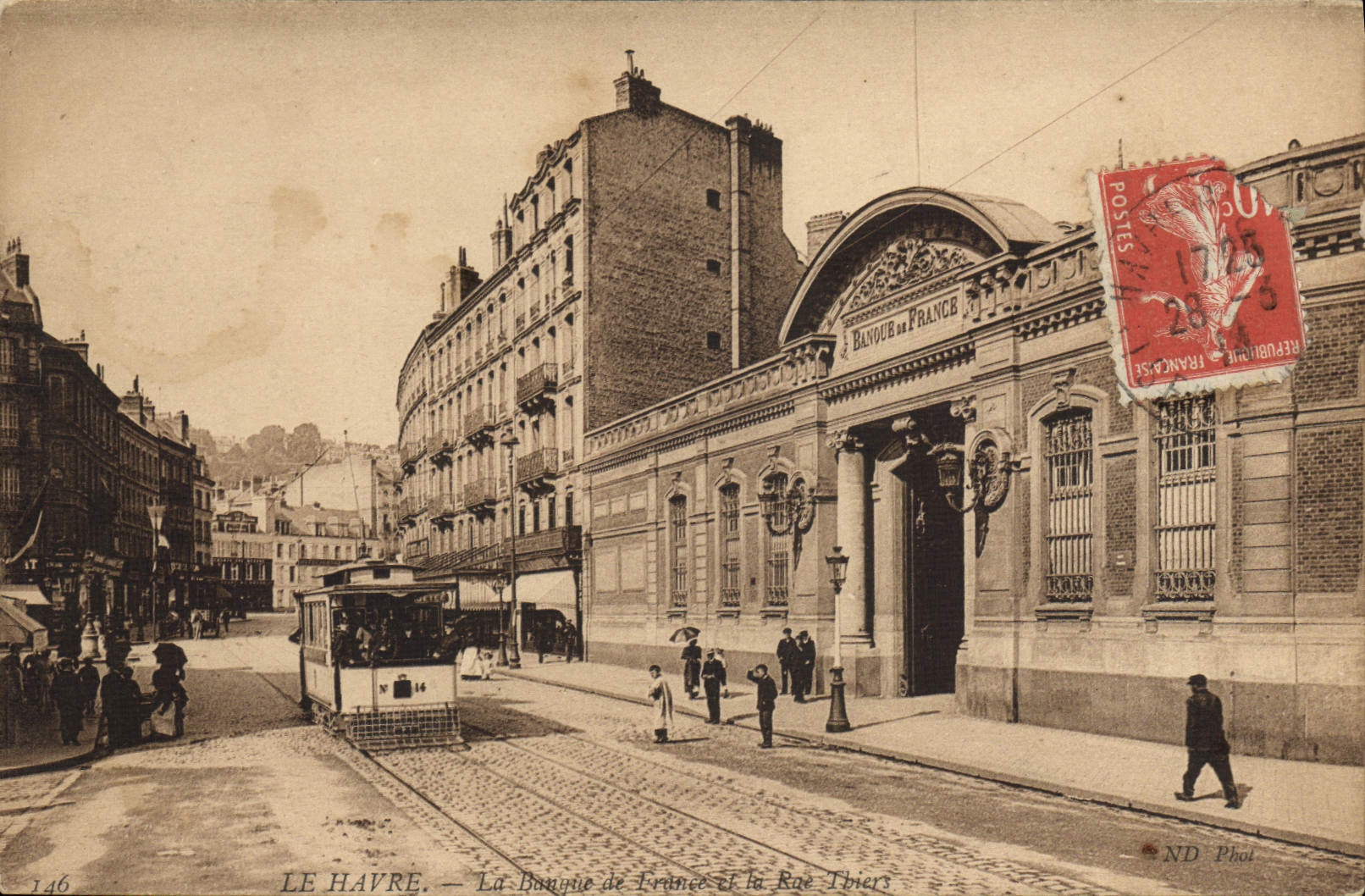 CPA Banque Le Havre La Banque de France et la rue Thiers Tramway
