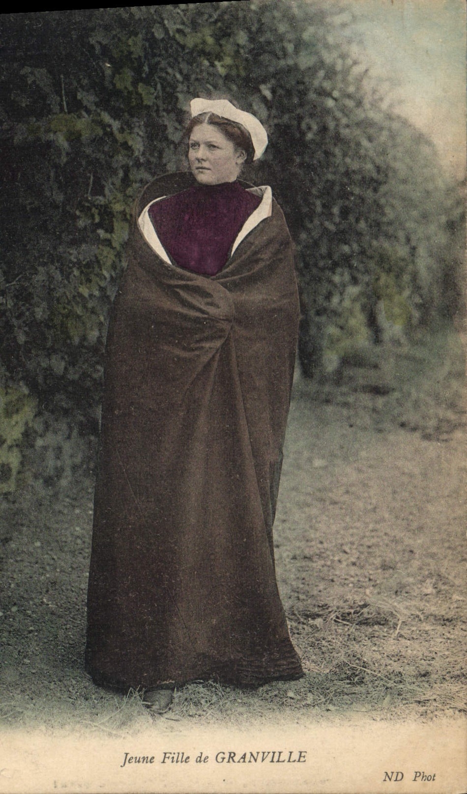 CPA Folklore Jeune fille de Granville
