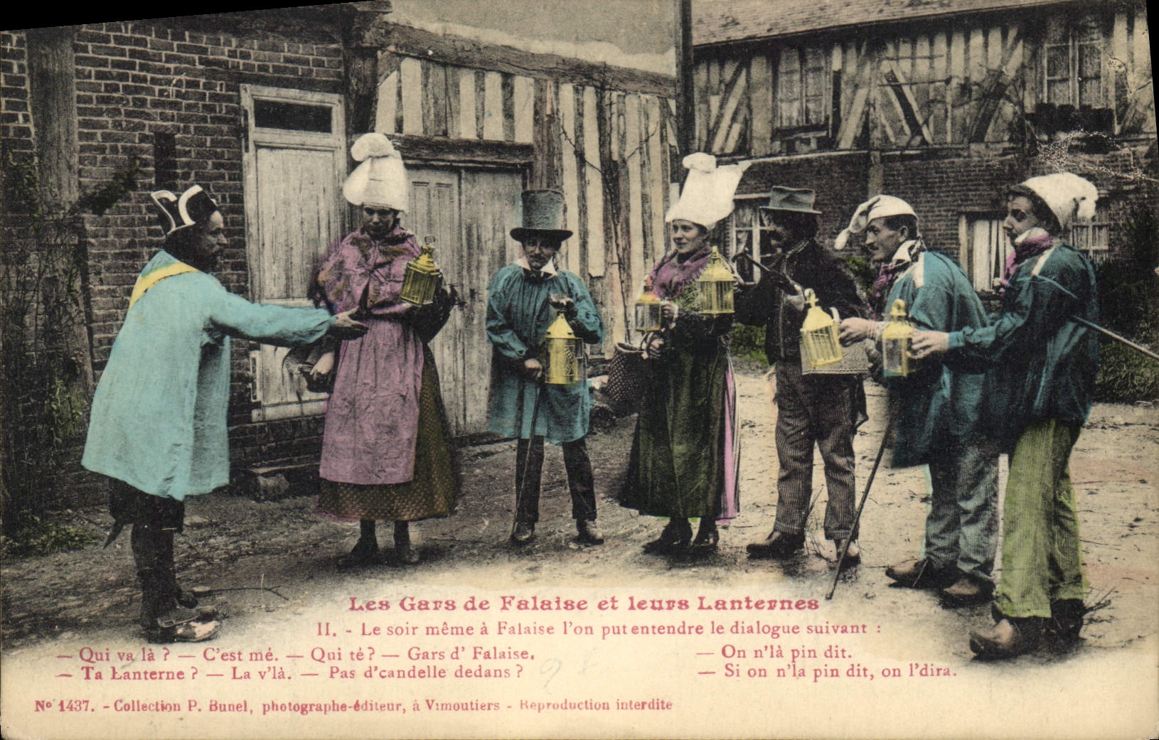 CPA Folklore Les gars de Falaise et leurs lanternes