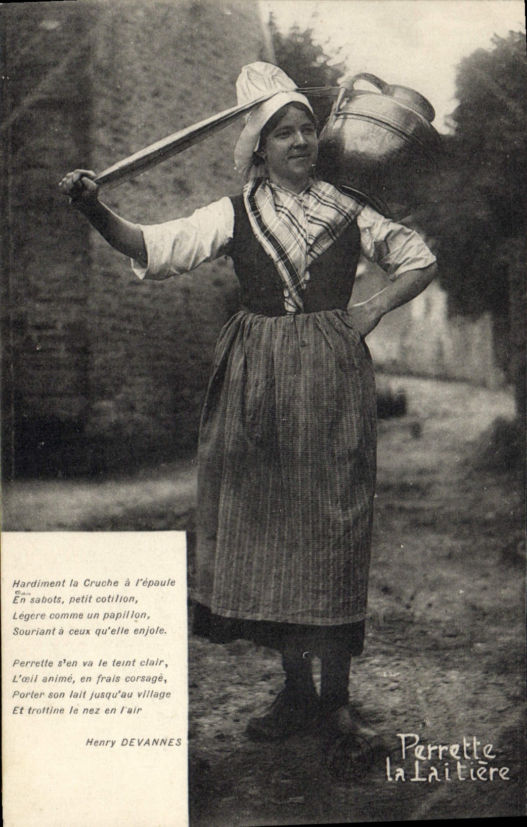 CPA Folklore Perrette la laitiere