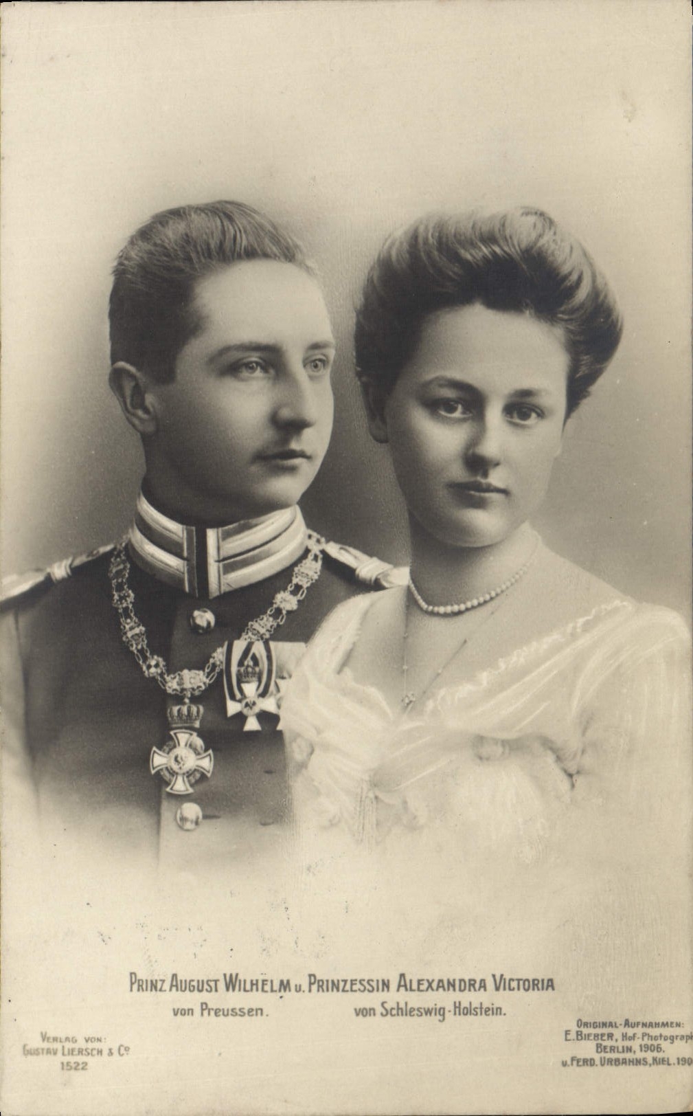 Prinz August Wilhelm u. Prinzessin Alexandra Victoria von Preussen u. Schleswig-Holstein — photographie originale par E. Bieber, Berlin, 1906 — éditeur Gustav Liersch & Co, n° 1522