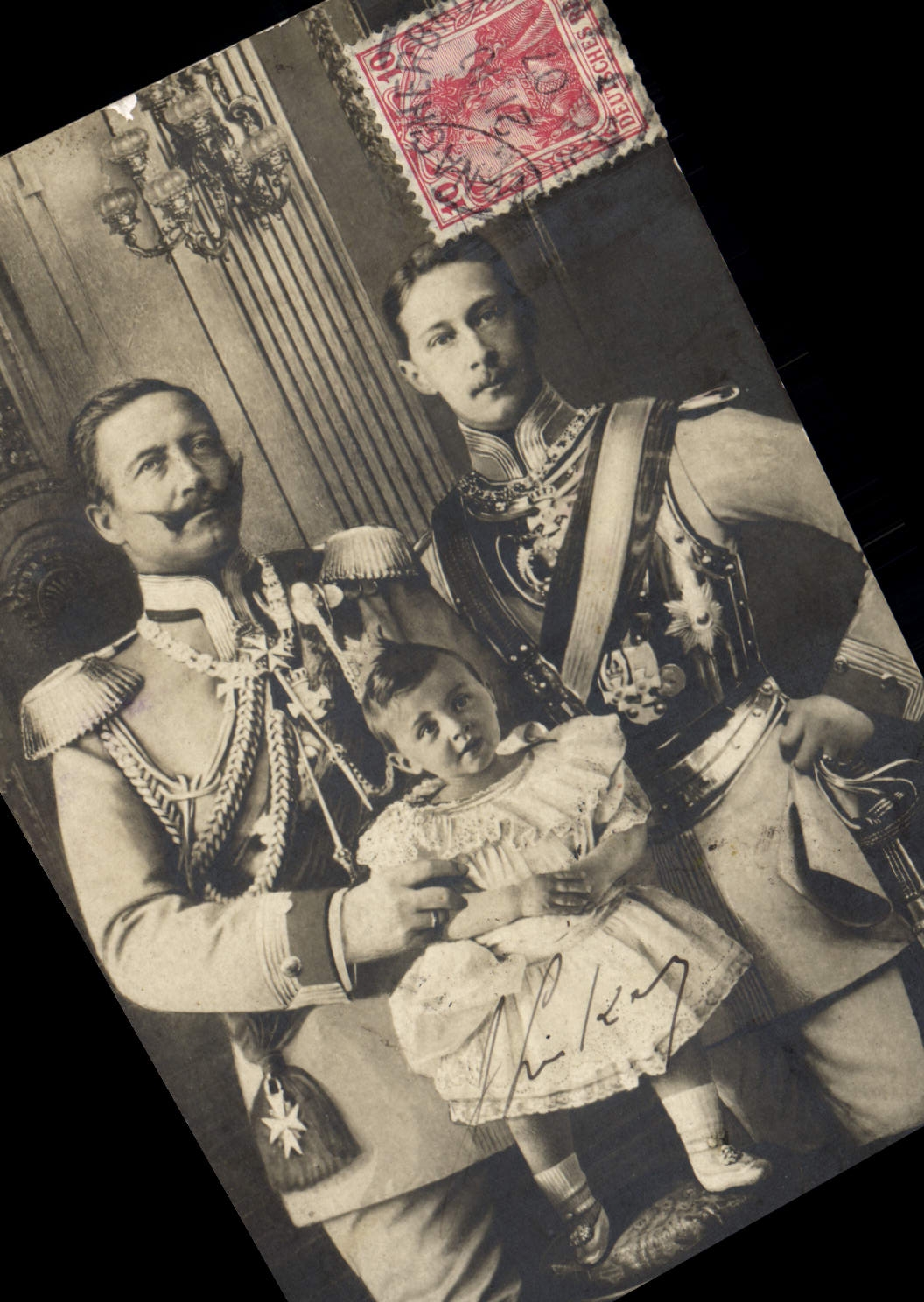 Famille royale — deux hommes en uniforme et enfant — éditeur inconnu, n° de série non visible - Anverso