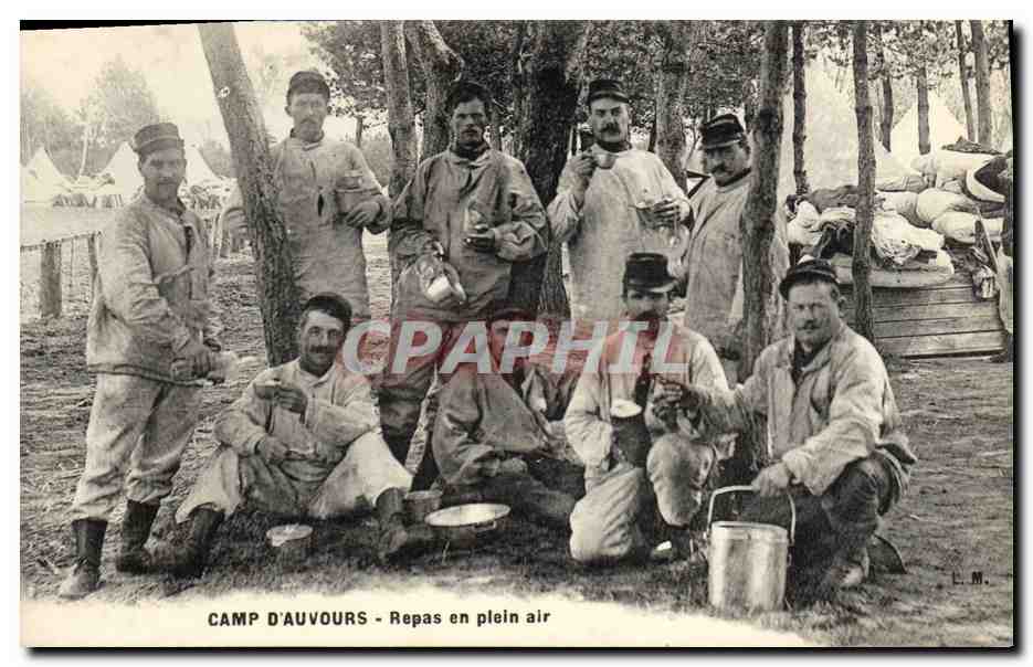 CPA Militaria Camp d'Auvours Repas en plein air 