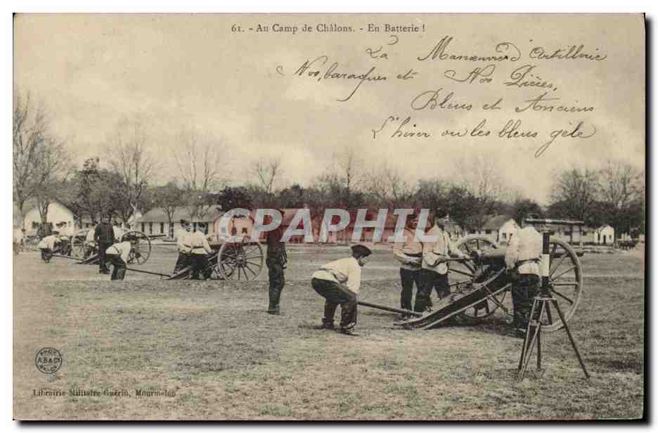 CPA Militaria Au camp de Chalons En batterie 