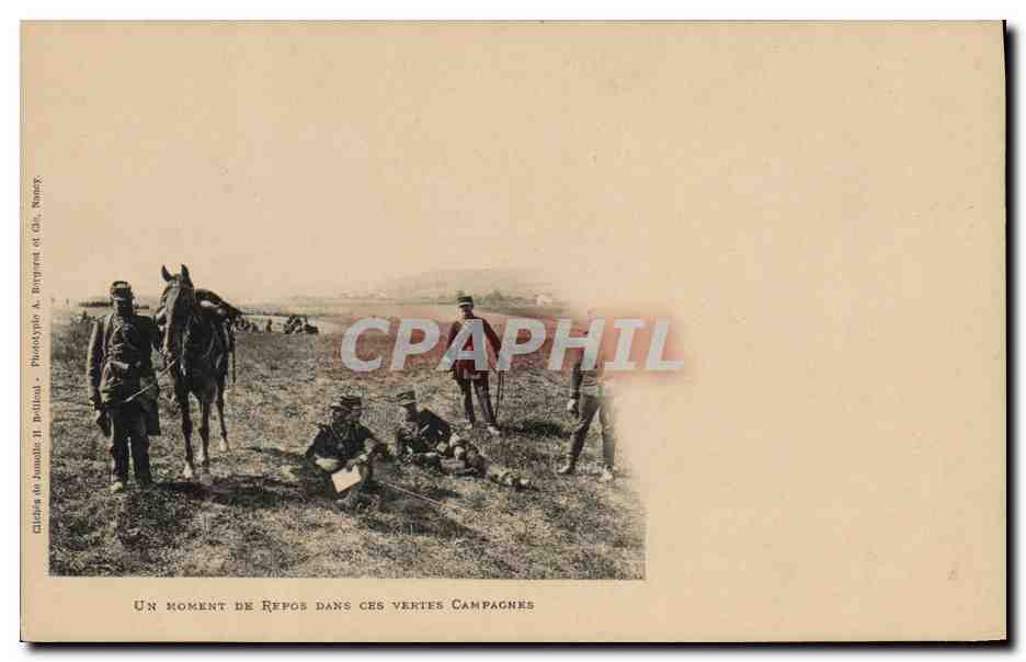 CPA Militaria Un moment de repos dans ces vertes campagnes 