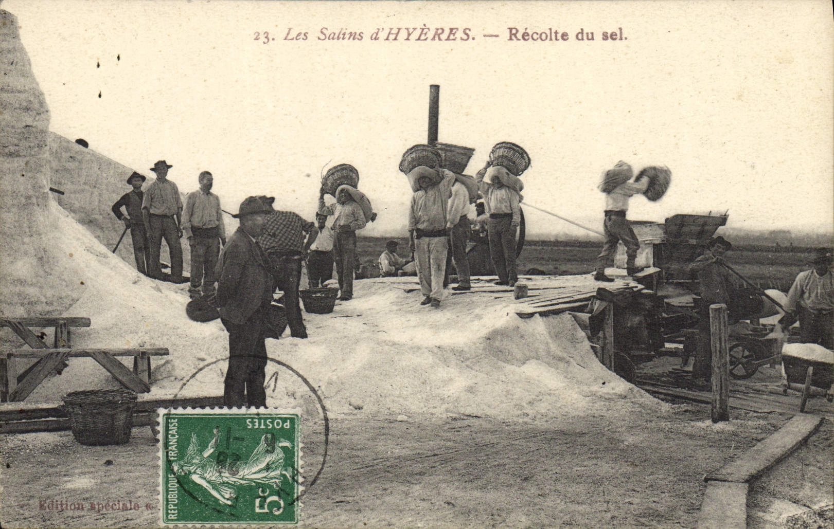 CPA Les Salins d'Hyeres Recolte du sel TOP