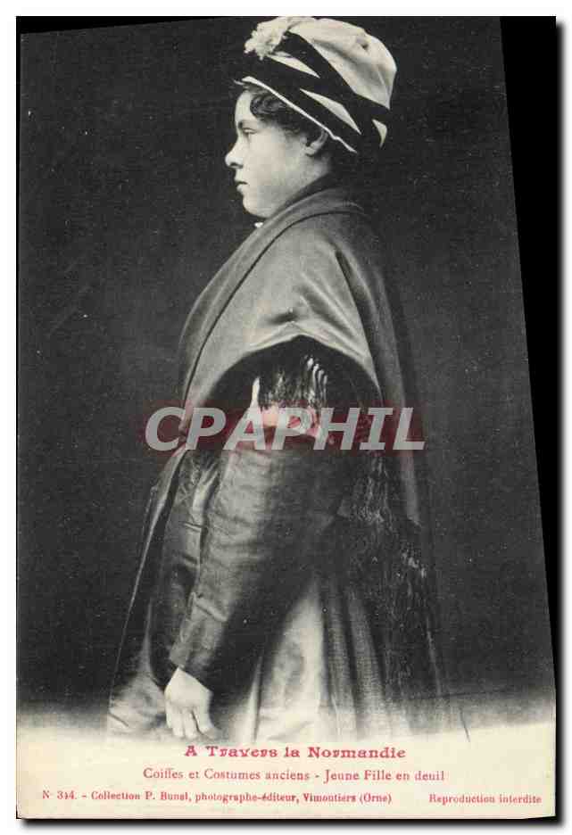 CPA Folklore Jeune fille en deuil Normandie 