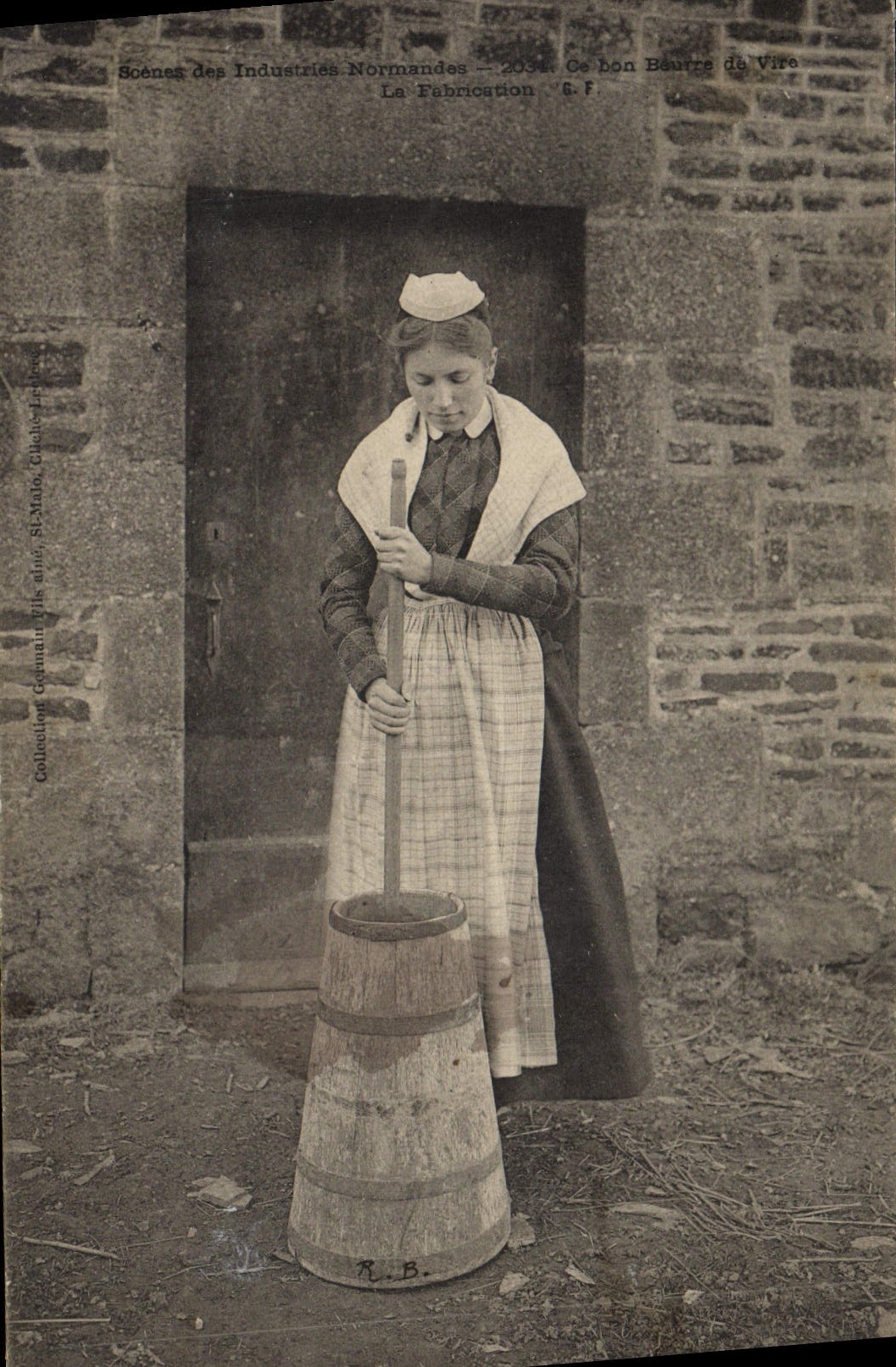 CPA Folklore Ce bon beurre de Vire La fabrication Normandie 