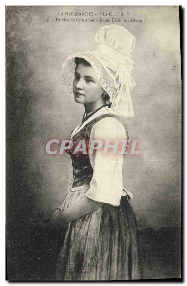 CPA Folklore Normandie Etudes de costumes Jeune fille de Lisieux 