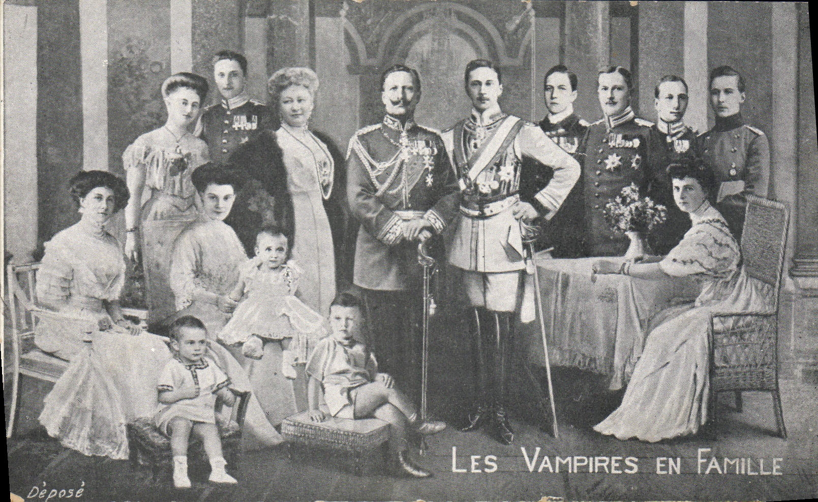 Les Vampires en Famille — Les Vampires en Famille — Reproduction interdite, 9, rue de la Pyramide, Lyon
