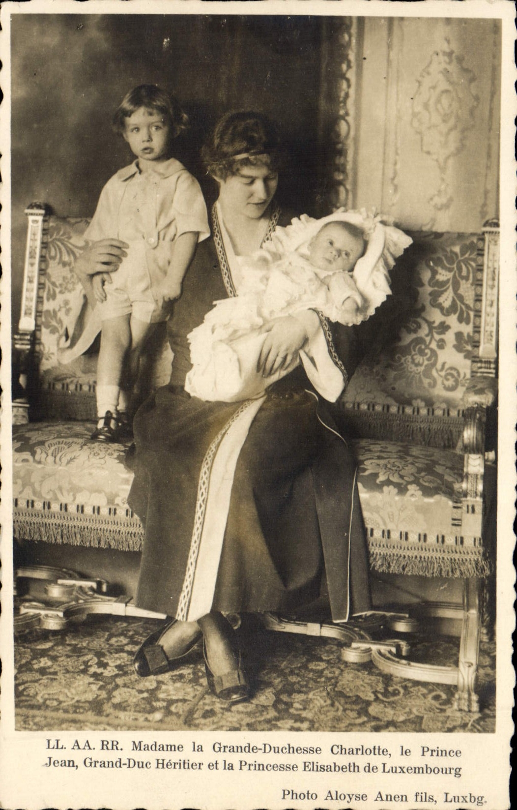Madame la Grande-Duchesse Charlotte, le Prince Jean, Grand-Duc Héritier et la Princesse Elisabeth de Luxembourg — Photo Aloyse Anen fils, Luxbg.