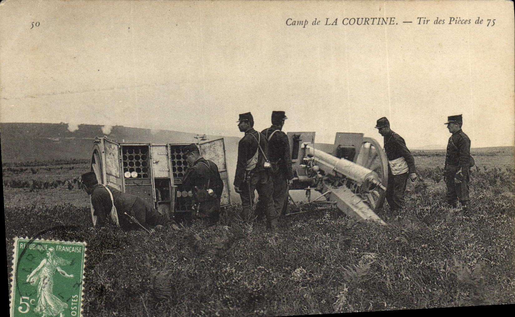 CPA Militaria Camp de la Courtine Tir des pieces de 75