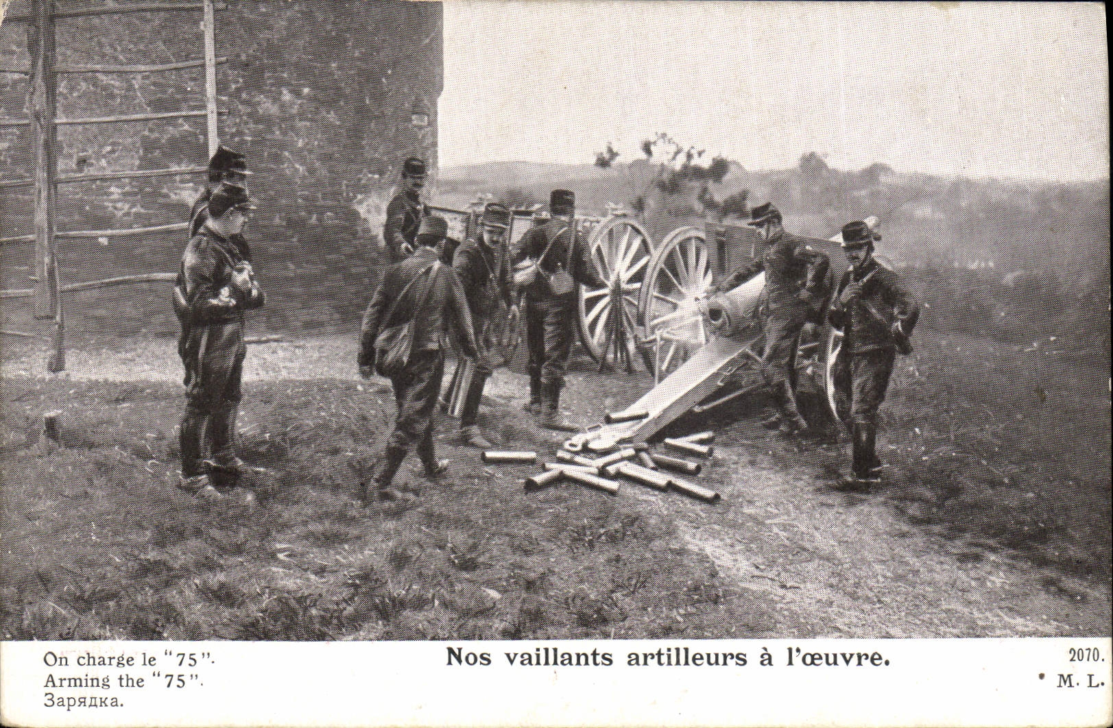 CPA Militaria Nos vaillants artilleurs a l'oeuvre 