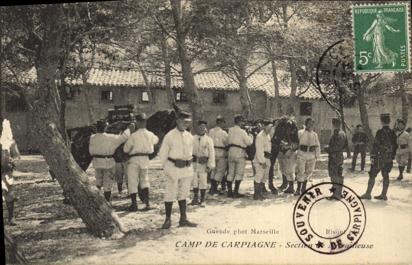 CPA Militaria Camp de Carpiagne Section de mitrailleuse 