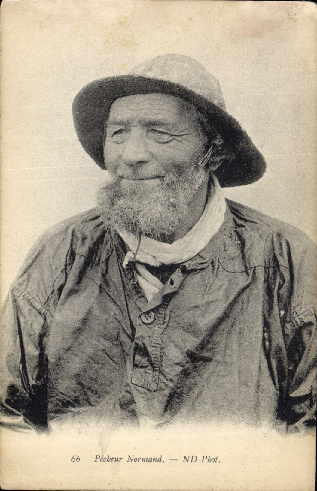 CPA Folklore Pecheur normand Peche 