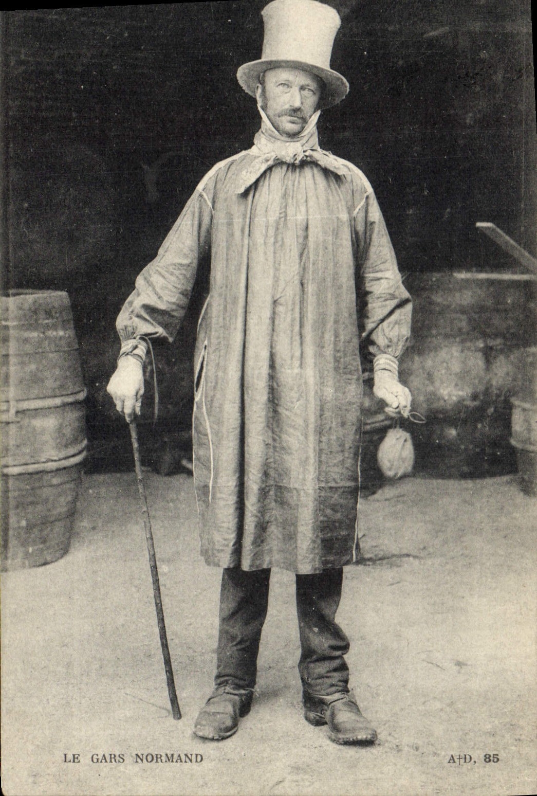 CPA Folklore Le gars normand