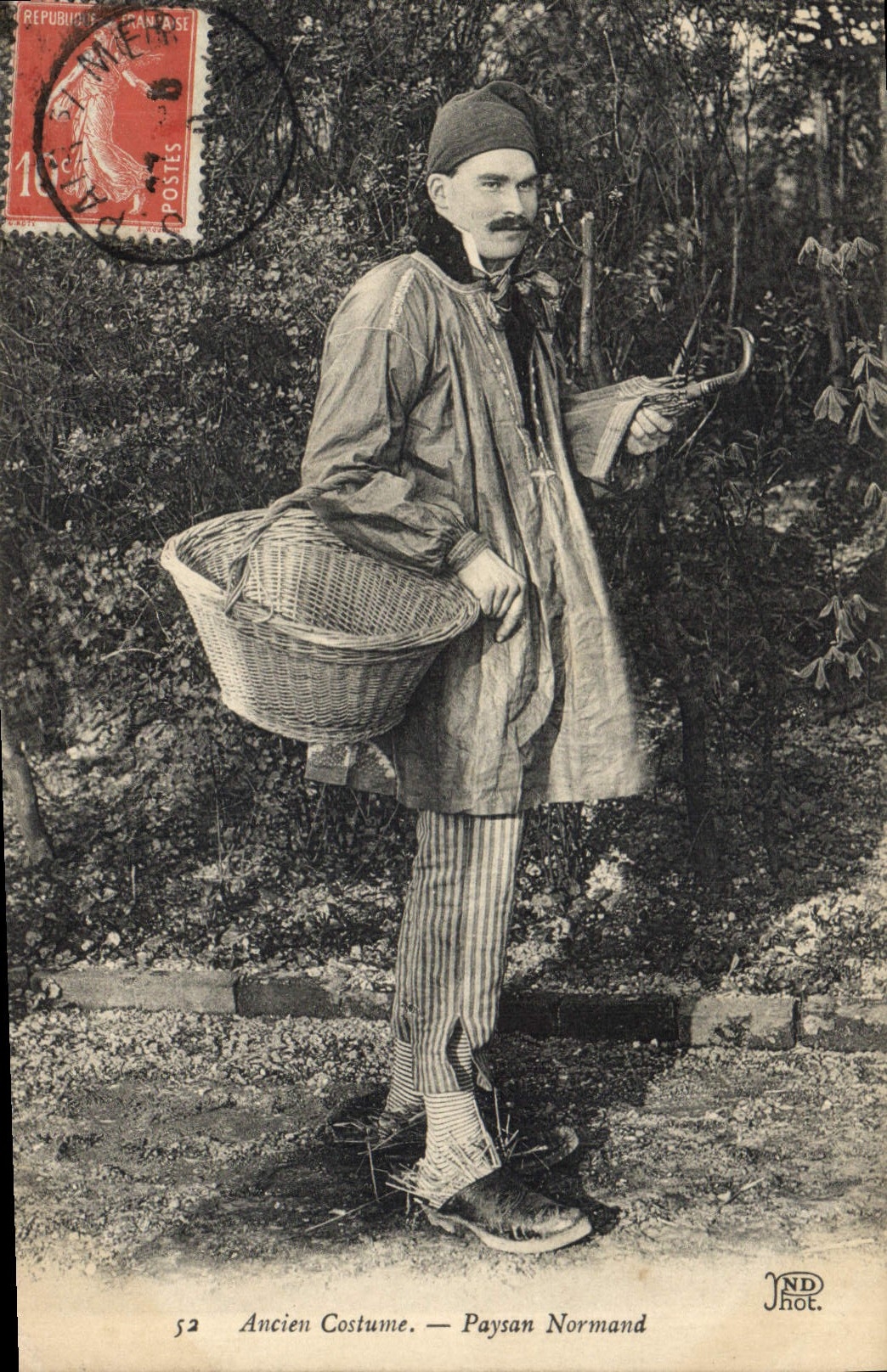 CPA Folklore Ancien costume Paysan Normand Normandie 