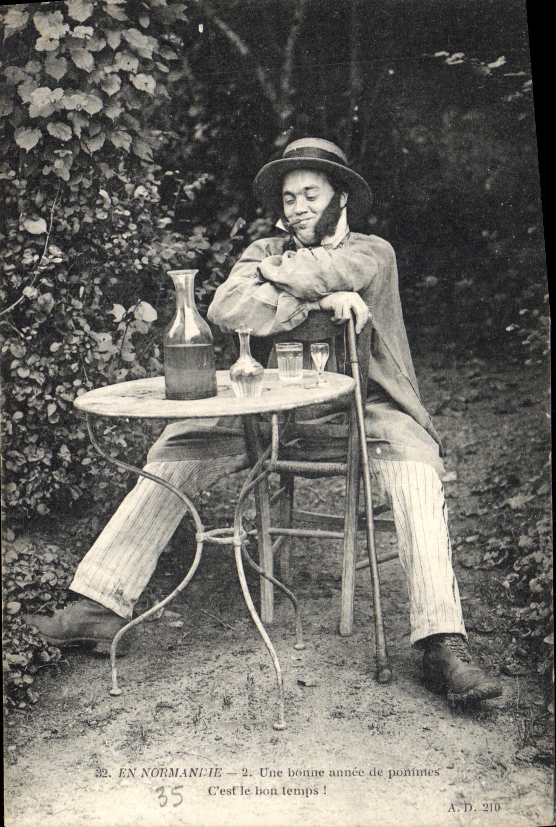 CPA Folklore Normandie Pommes 