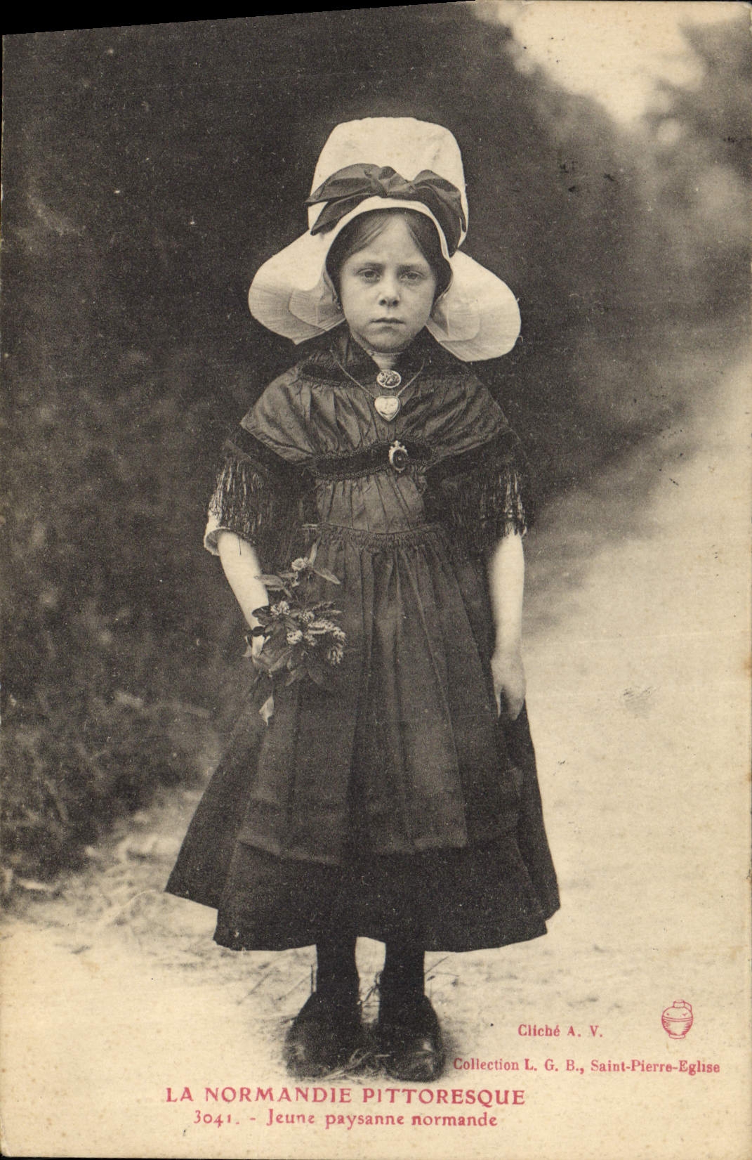CPA Folklore Normandie Jeune paysanne normande Enfant