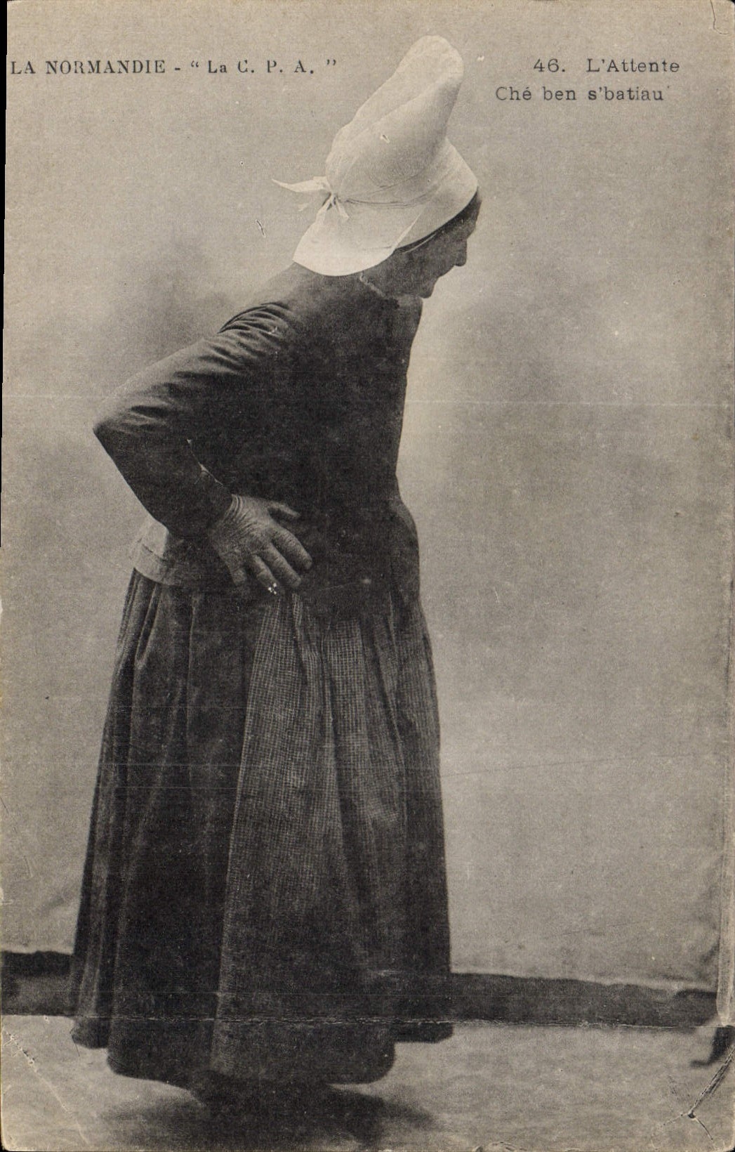 CPA Folklore Normandie L'attente 
