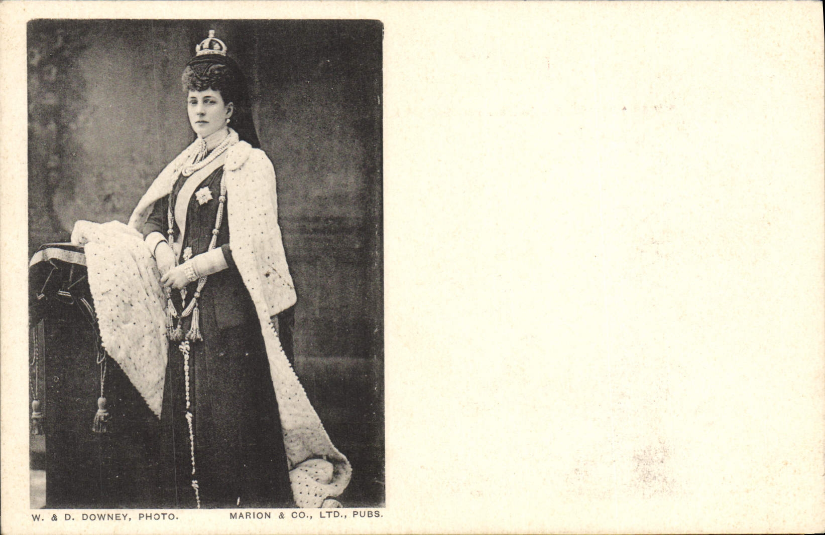 Reine Victoria — portrait en costume royal — W. & D. Downey, Photo. / Marion & Co., Ltd., Pubs. - Recto