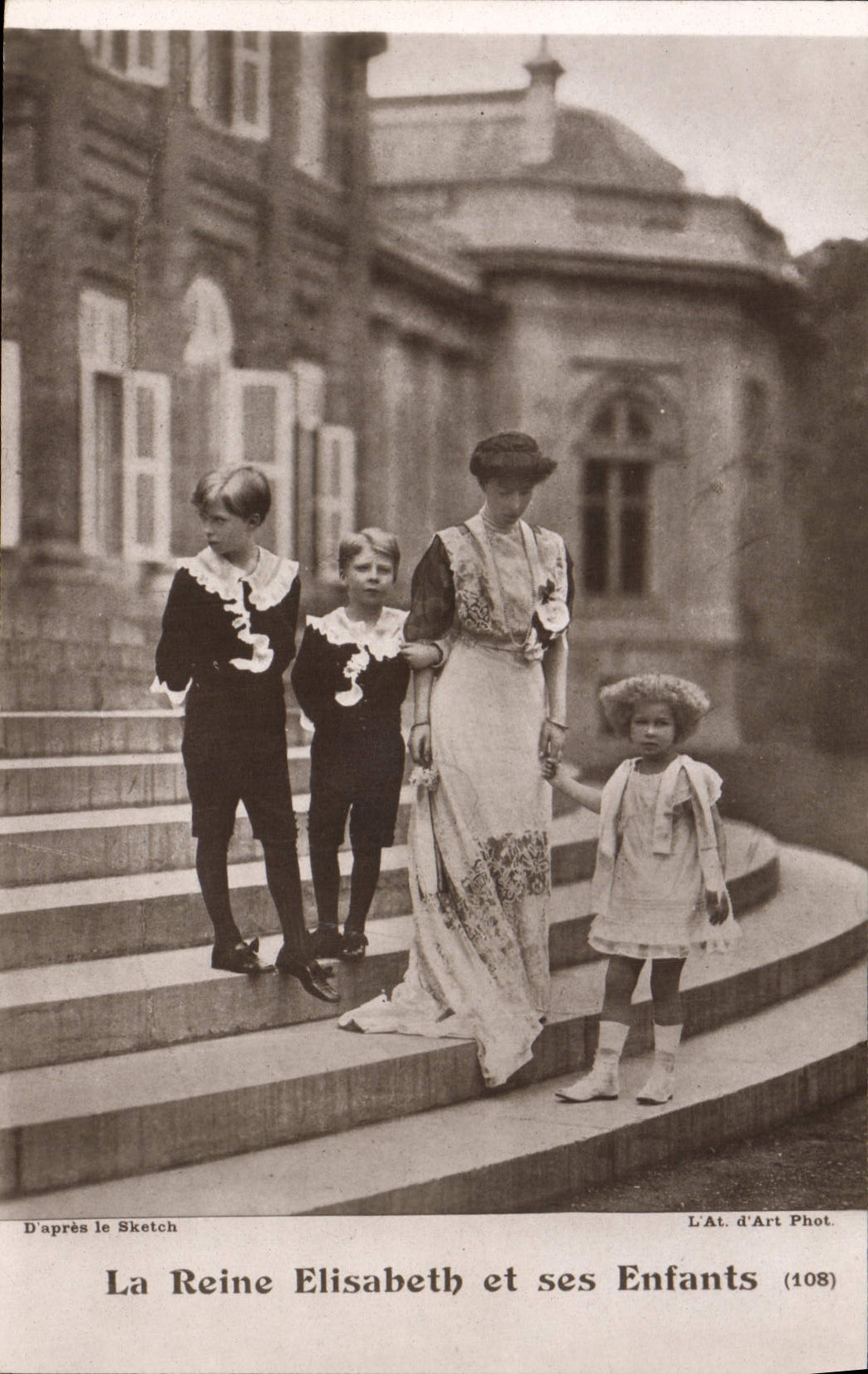 La Reine Elisabeth et ses Enfants — L'At. d'Art Phot. (108)