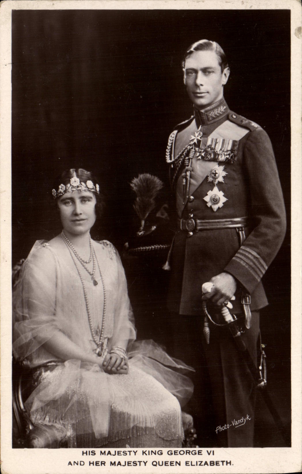 Son Altesse Royale la Reine Elizabeth — Son Altesse Royale le Roi George VI — Photo-Vandyk