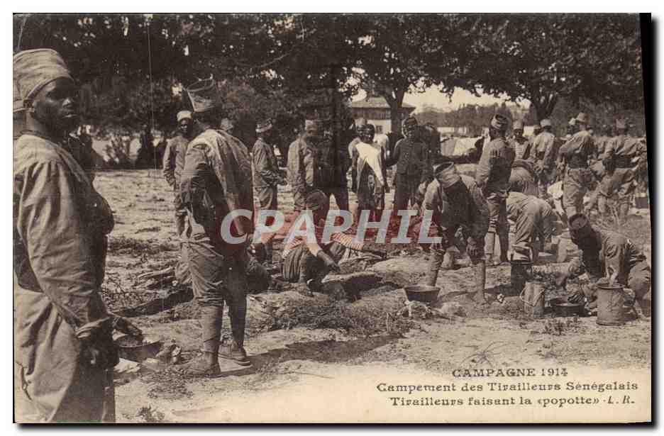 CPA Militaria Campement des Tirailleurs Senegalais Tirailleurs faisant la Popotte 