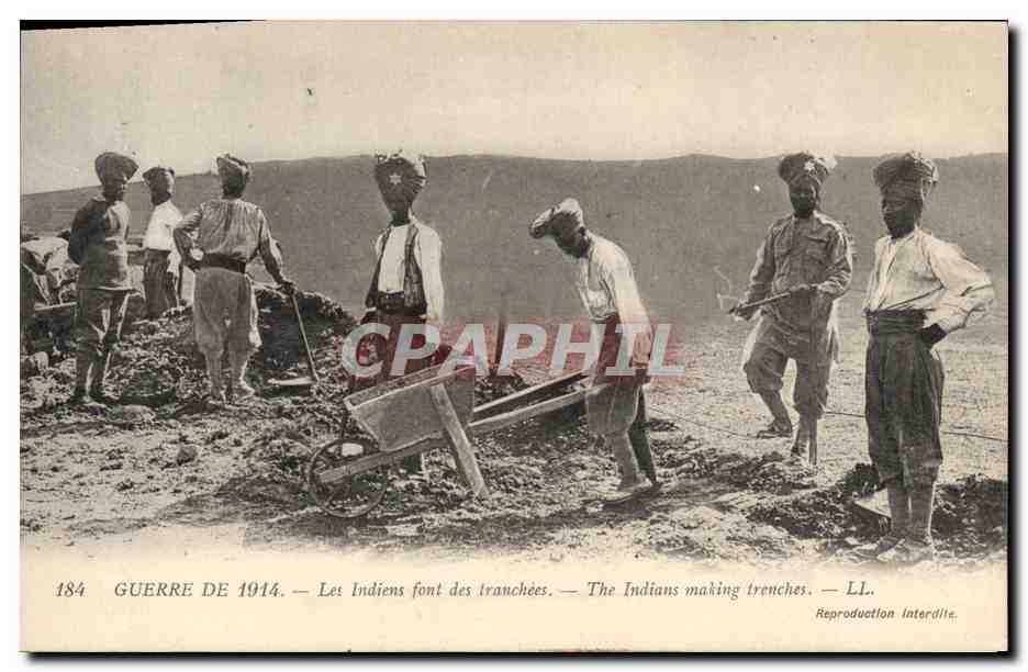 CPA Militaria Les Indiens font des tranchees 