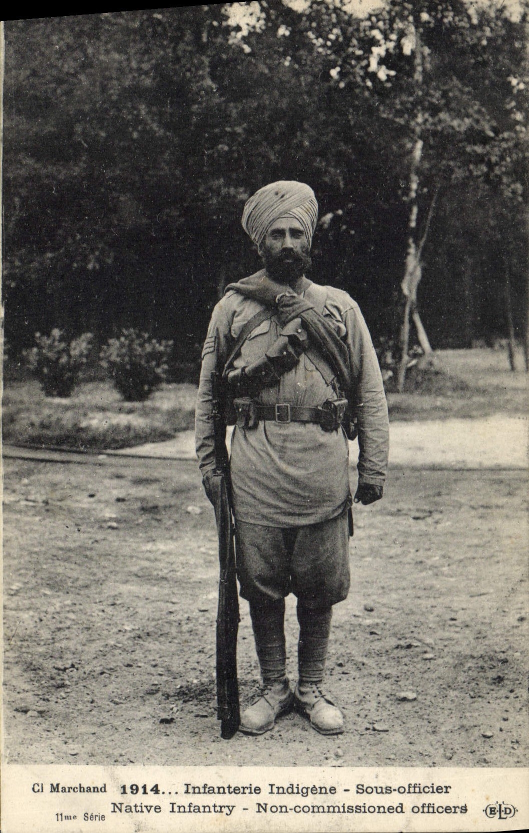 CPA Militaria Infanterie indigene Sous officier 