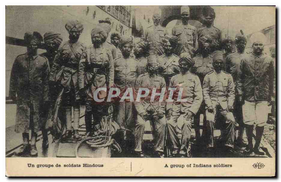 CPA Militaria Un groupe de soldats Hindous 
