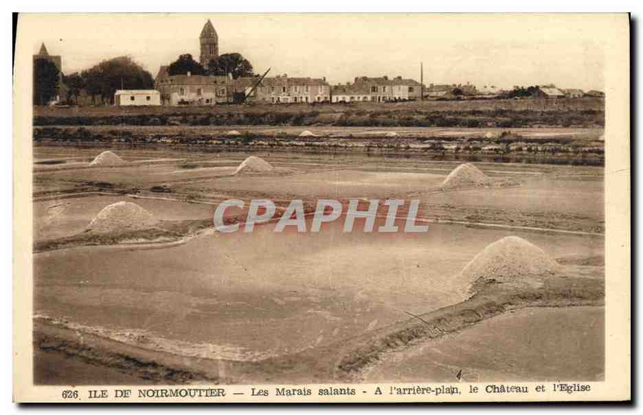 CPA Marais salants A l'arriere plan Le chateau et l'eglise Ile de Noirmoutier 
