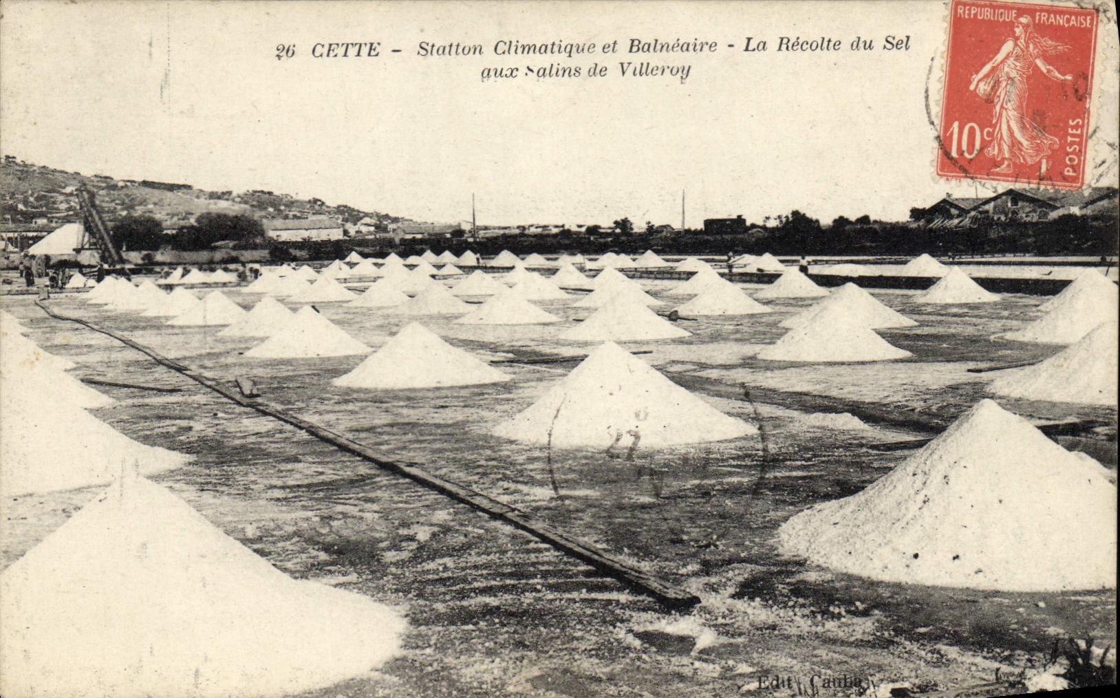 CETTE - Station Climatique et Balnéaire - La Récolte du Sel aux Salins de Villeroy