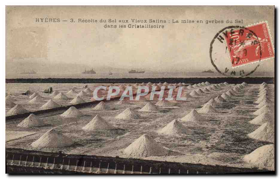 Hyères — 3. Récolte du Sel aux Vieux Satins : La mise en gerbes du Sel dans les Cristallisoirs