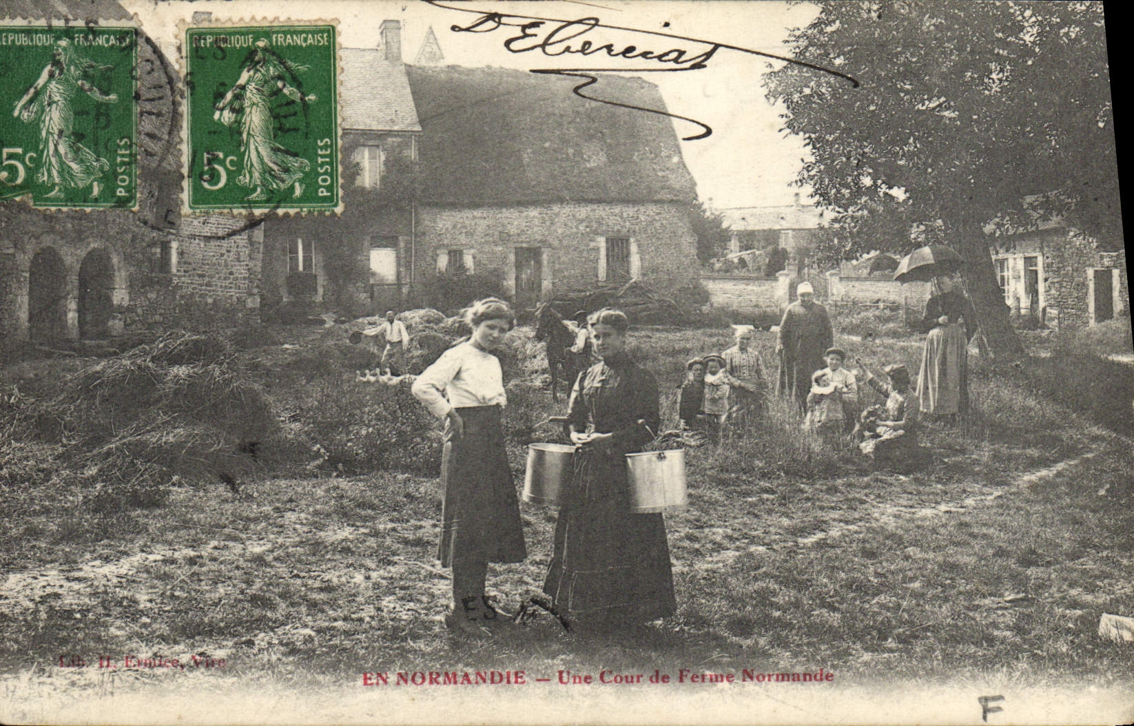 En Normandie — Une Cour de Ferme Normande — Lib. H. Fournies, Vire