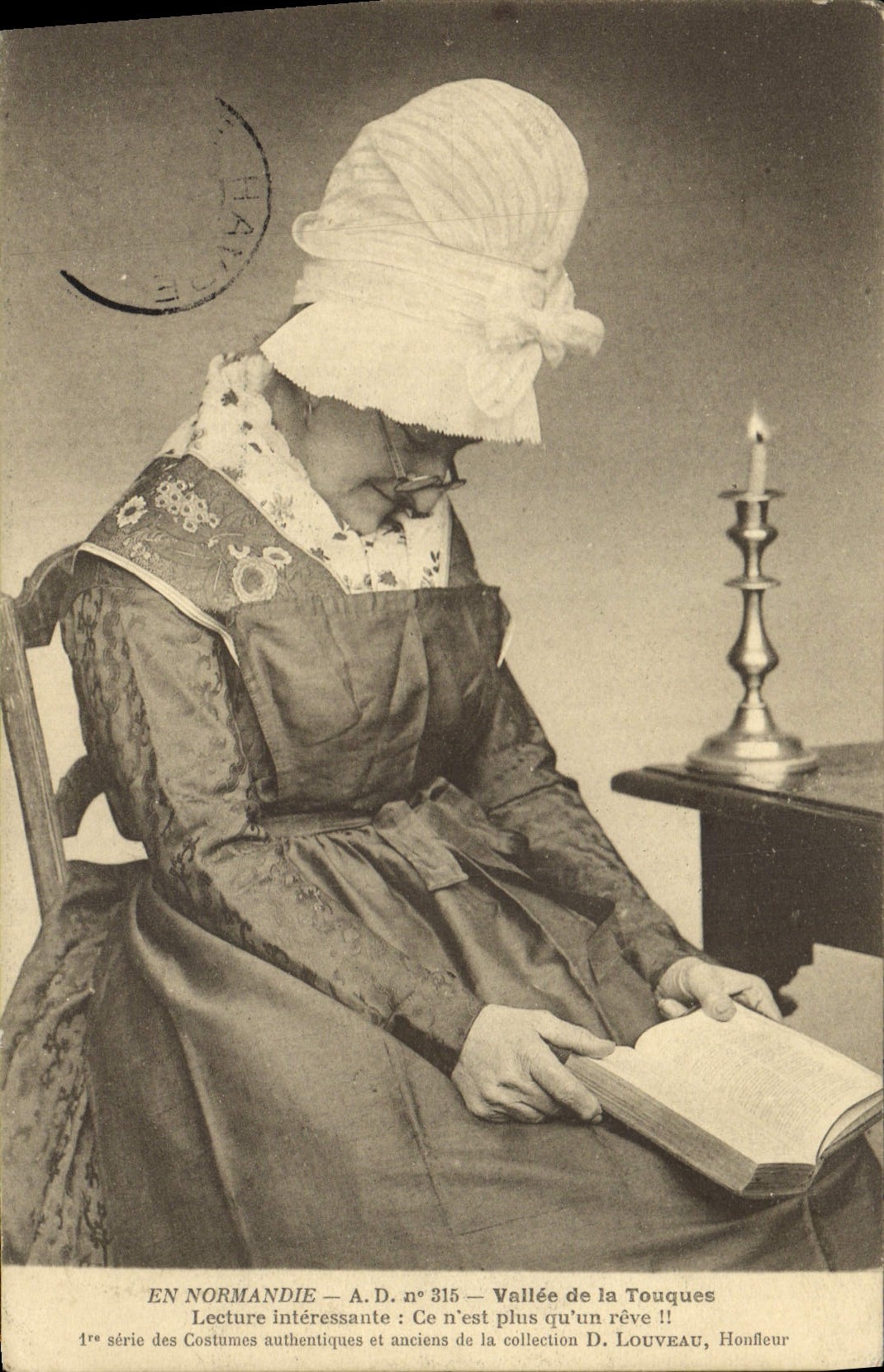 CPA Folklore Normandie Vallee de la Touques Lecture interessante 