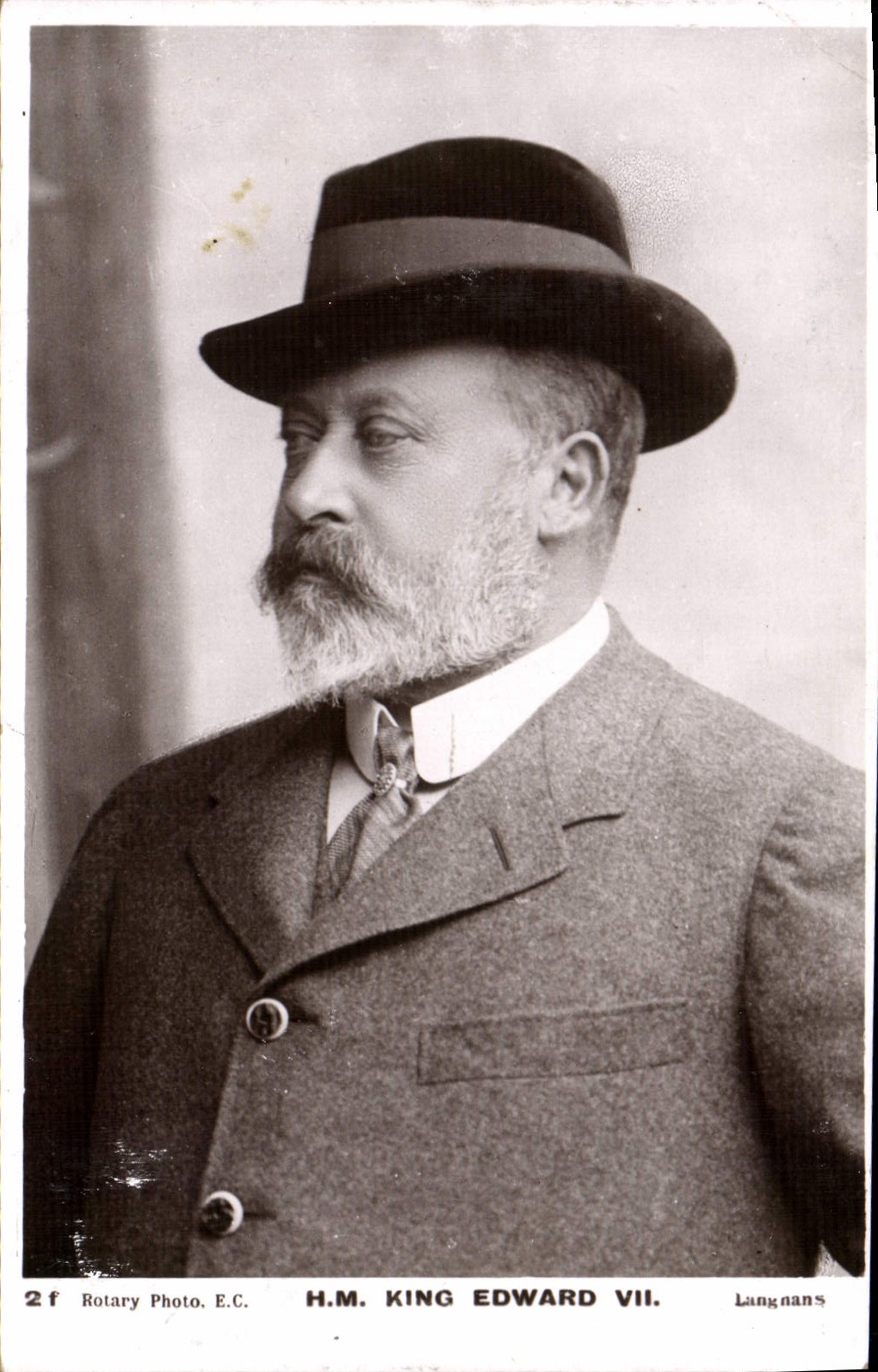 H.M. KING EDWARD VII — portrait en costume et chapeau — Langnans Photo - Anverso